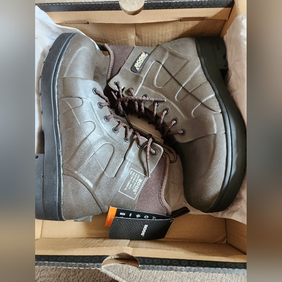 Bogs Shoes Nwt Bogs Turf Stomper Boots Size 2 Chocolate Brown